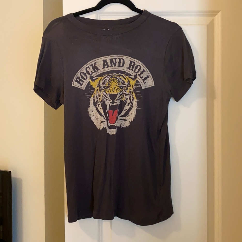 Chaser Brand Brown/gray graphic tee